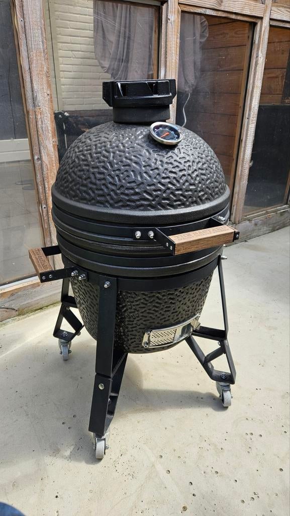 Bastard Urban Medium, Tuin en Terras, Houtskoolbarbecues, Ophalen, Zo goed als nieuw, The Bastard