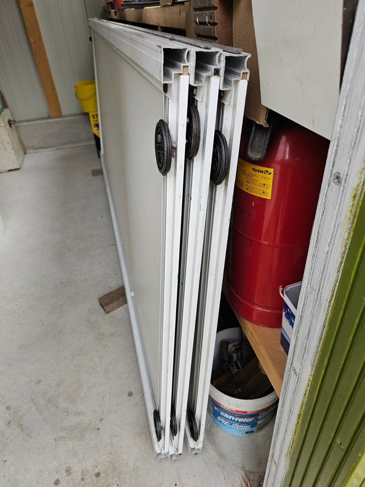 Schuifdeuren met rails, 2700 mm lengte, 910 mm breedte, Gebruikt, Binnendeur, Ophalen of Verzenden, Schuifdeur