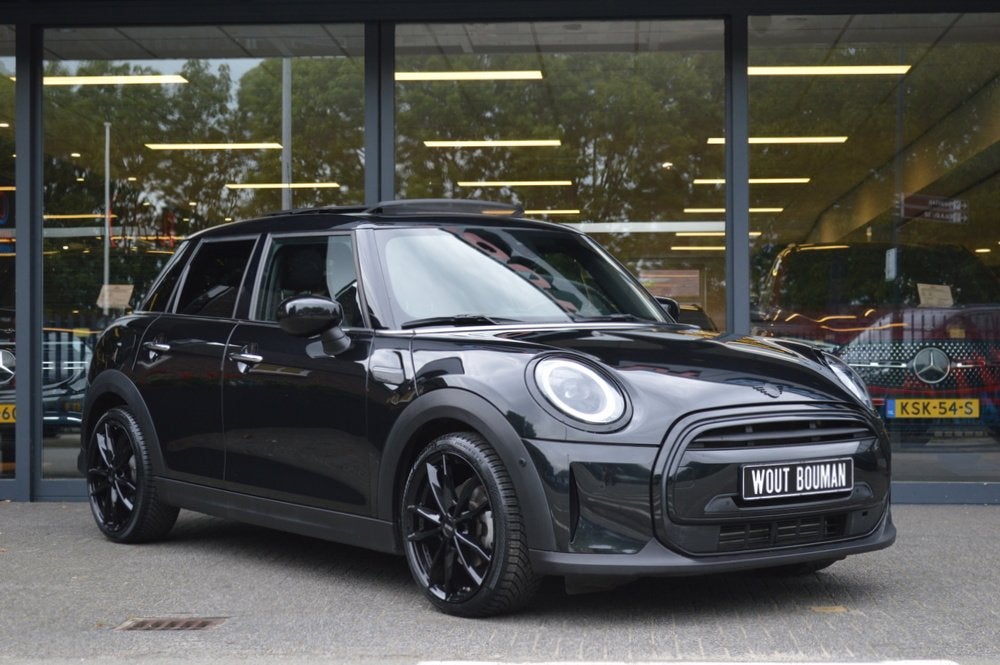Foto 3 van MINI 5-deurs 1.5 Cooper Aut. Led Leder Panorama Camera CarPl