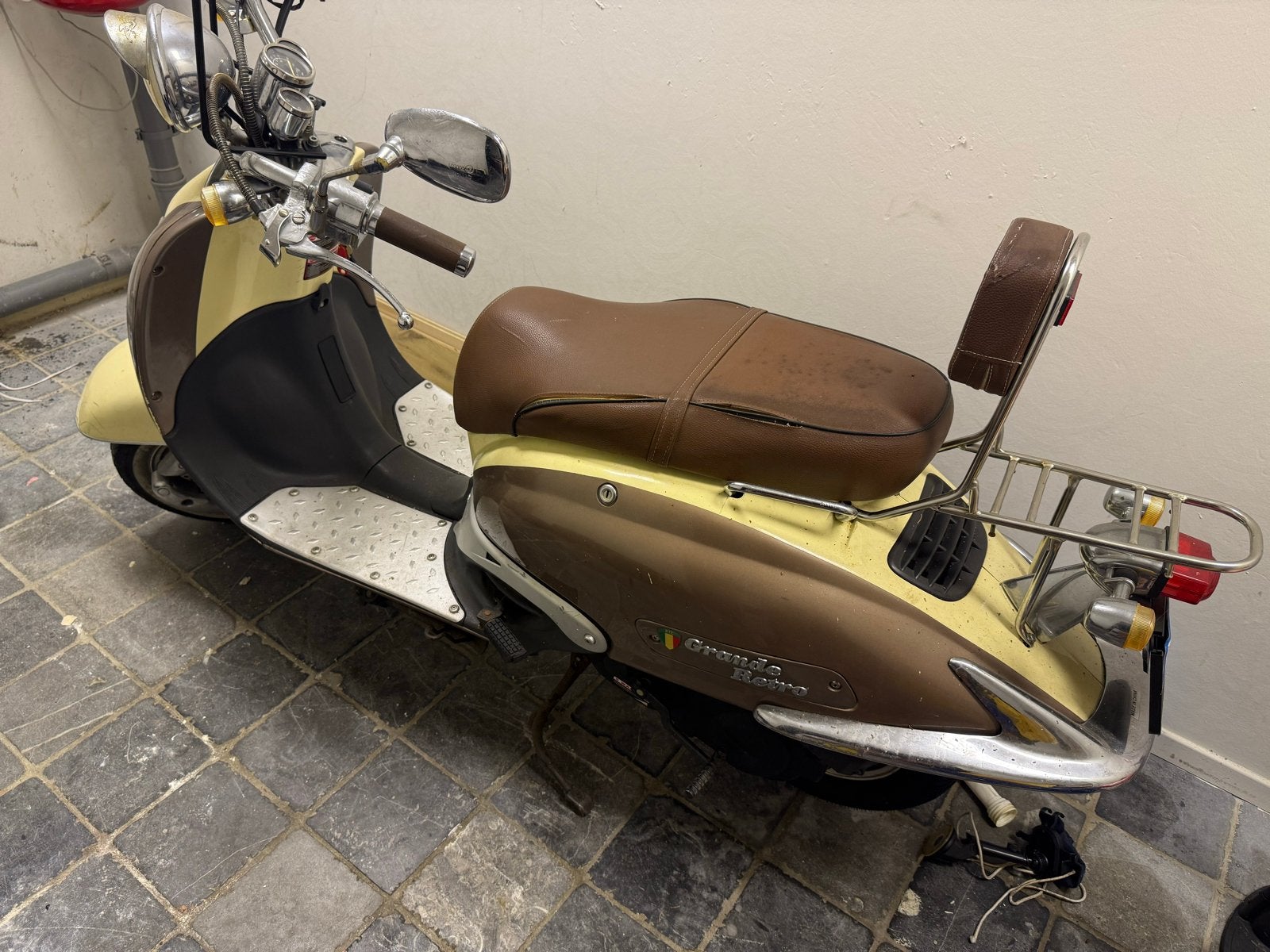 BTC Grande Retro Scooter - Beige/Bruin, Fietsen en Brommers, Ophalen, Gebruikt, Benzine, Overige merken