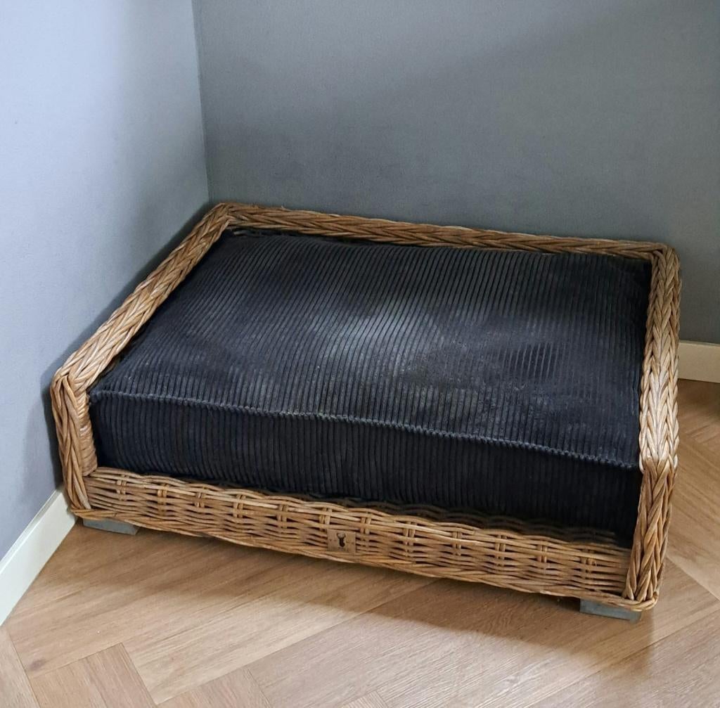 Luxe Boony rotan hondenbank + Designed by Lotte kussen, Dieren en Toebehoren, Ophalen, Zo goed als nieuw, Riet