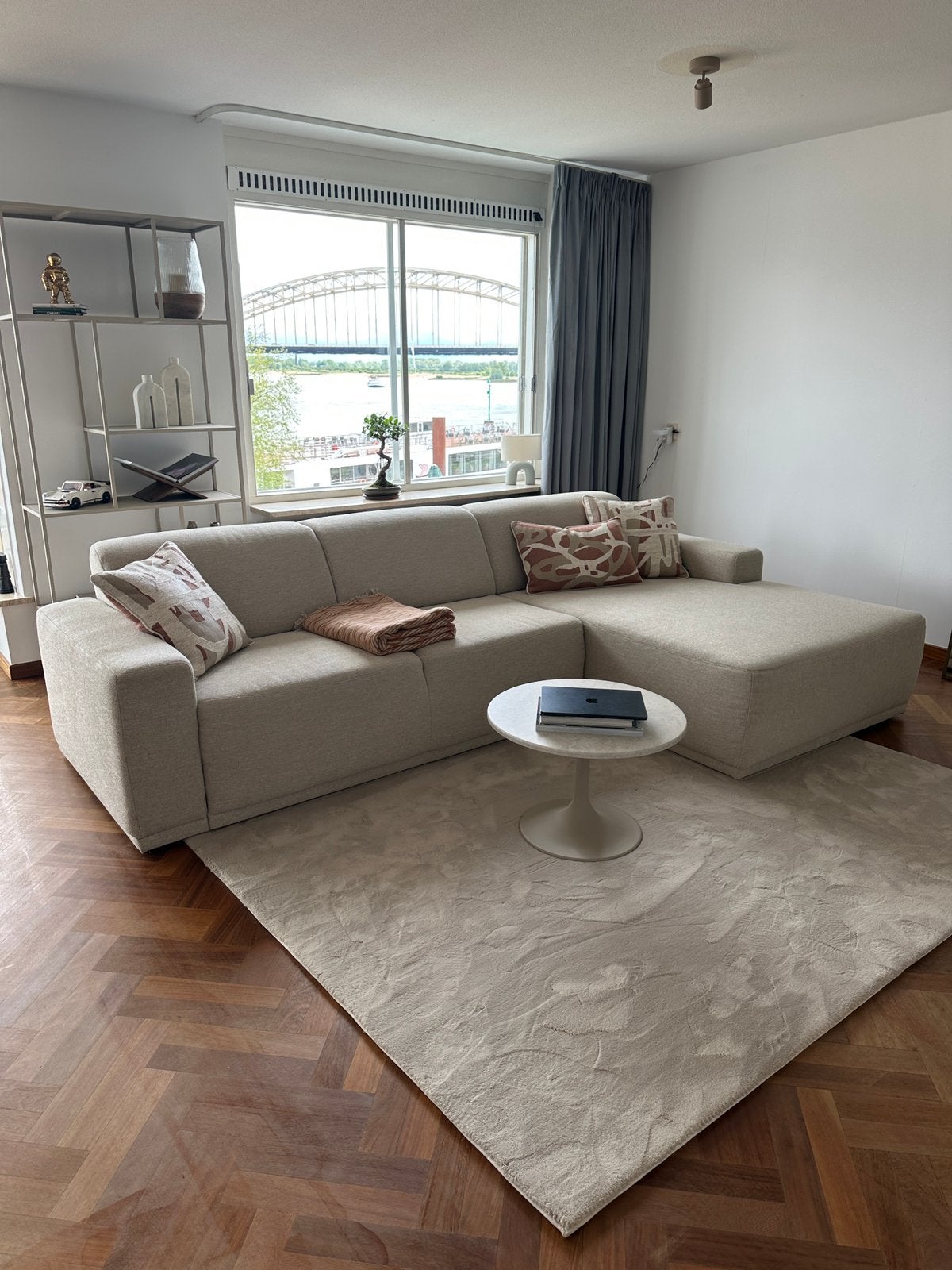 Hoekbank bijna nieuw. Nieuwe prijs €2500, Huis en Inrichting, Ophalen, Vierpersoons of meer