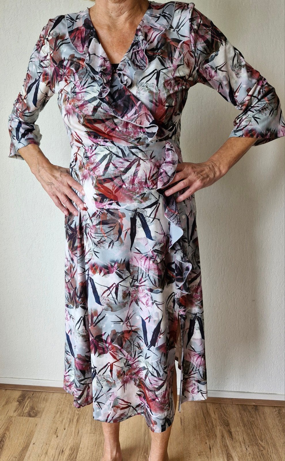K Design wikkeljurk met bloemenprint - Maat L, Kleding | Dames, Jurken, K Design, Meerkleurig, Maat 42/44 (L), Ophalen of Verzenden