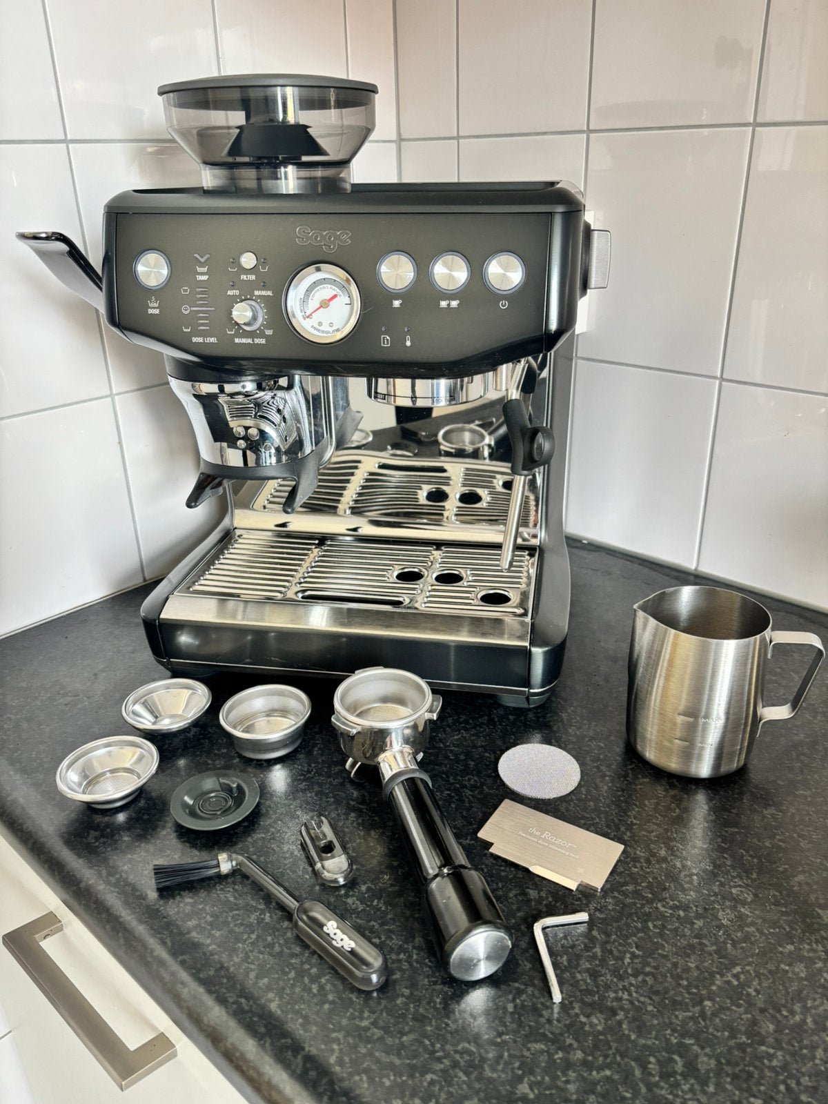 Sage Barista Express Impress - Zeer nette staat, Ophalen, Koffiemachine, Zo goed als nieuw, 2 tot 4 kopjes