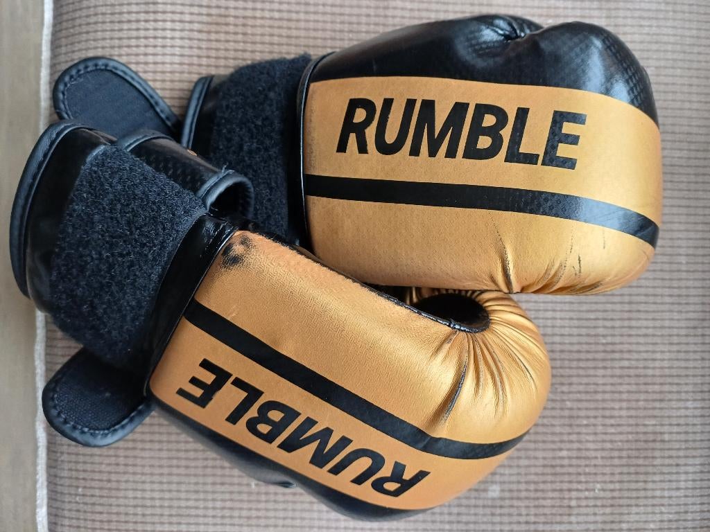 Rumble Kickboks set incl. tas, Ophalen of Verzenden, Zo goed als nieuw, Bokshandschoenen