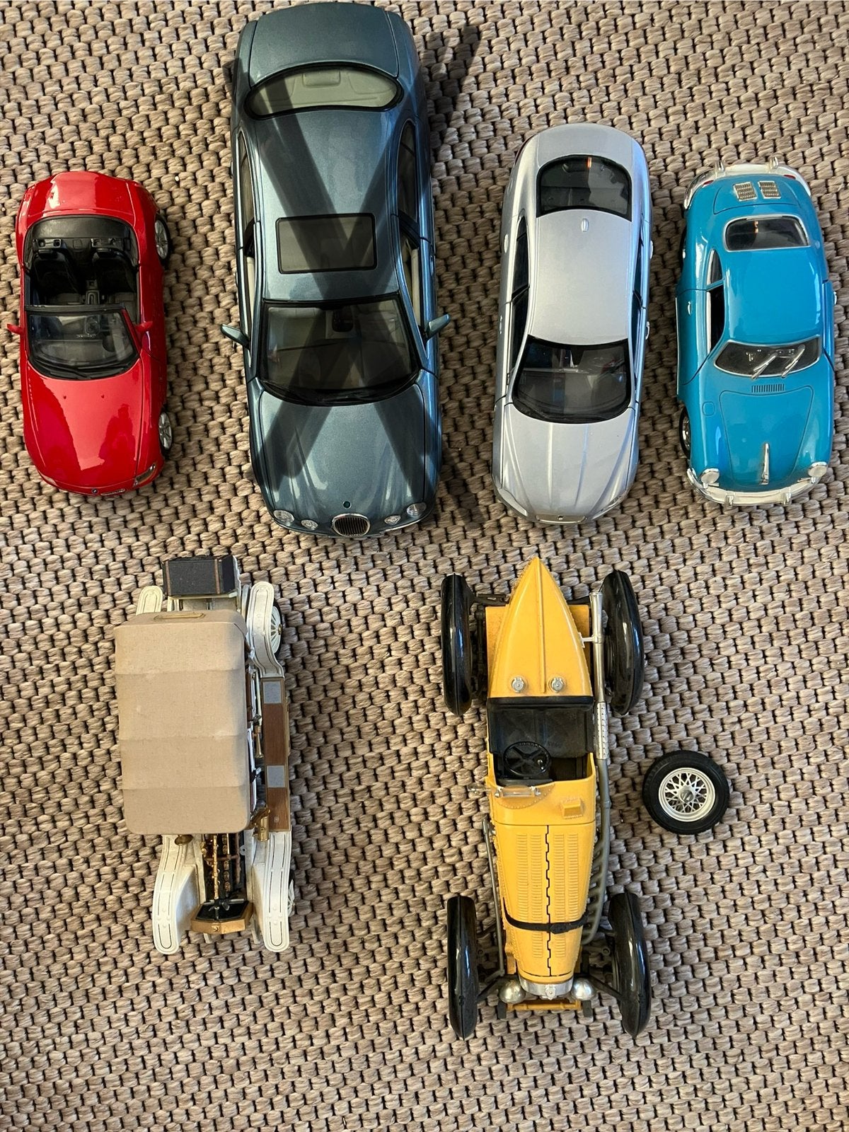 Diverse schaalmodellen bugatti, jaguar volkswagen bmw, Hobby en Vrije tijd, Modelauto's | 1:18, Ophalen of Verzenden, Gebruikt