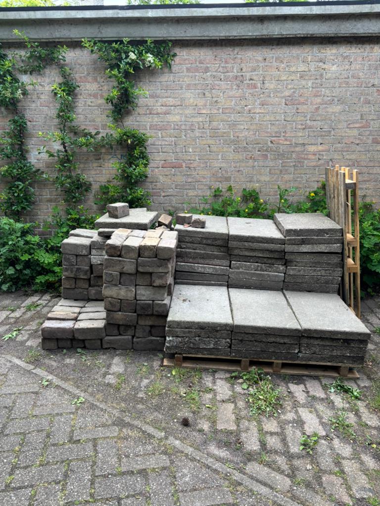 Gratis  terrastegels en grote straatstenen, Ophalen, Gebruikt, Overige materialen