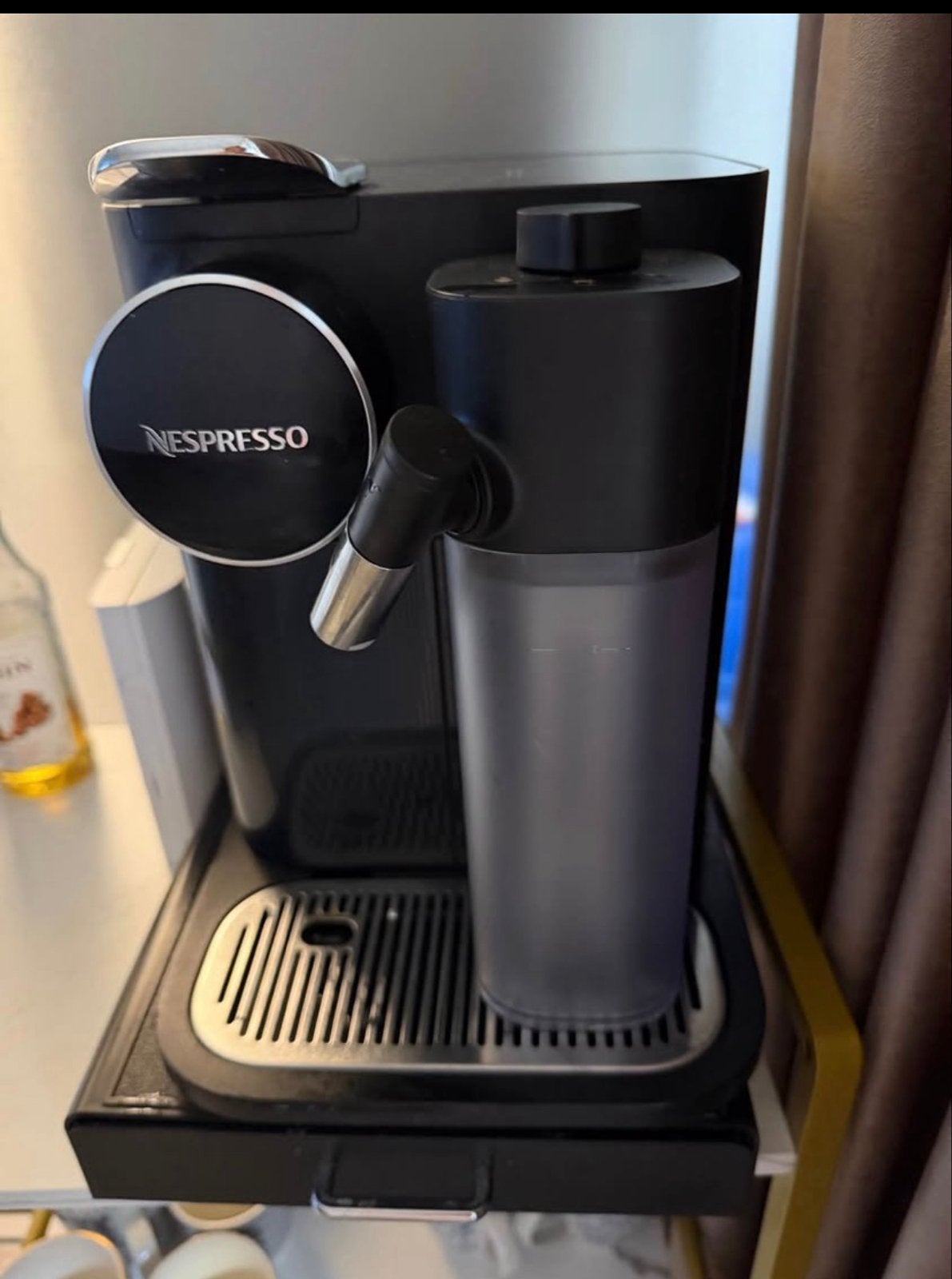 Nespresso De'Longhi Lattissima One - Zwart