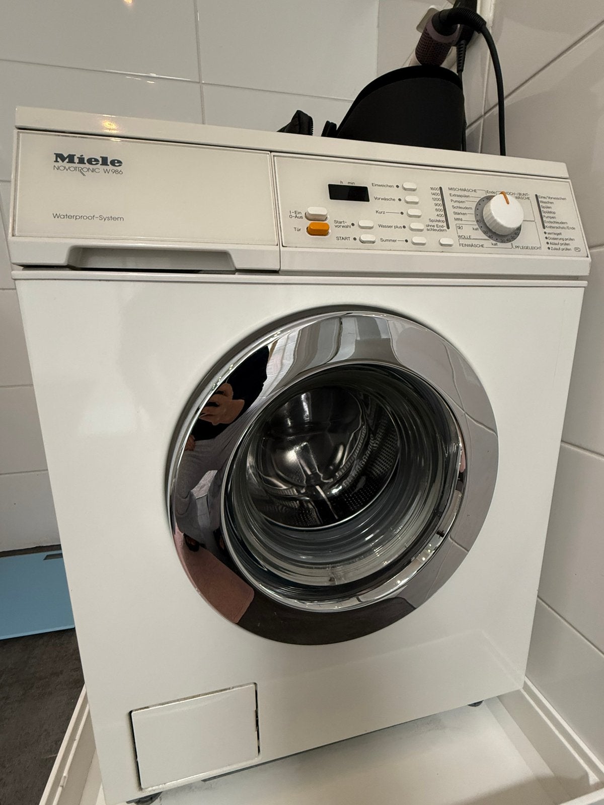 Miele Washingmachine (5kg), Ophalen, 1200 tot 1600 toeren, 4 tot 6 kg, Zo goed als nieuw