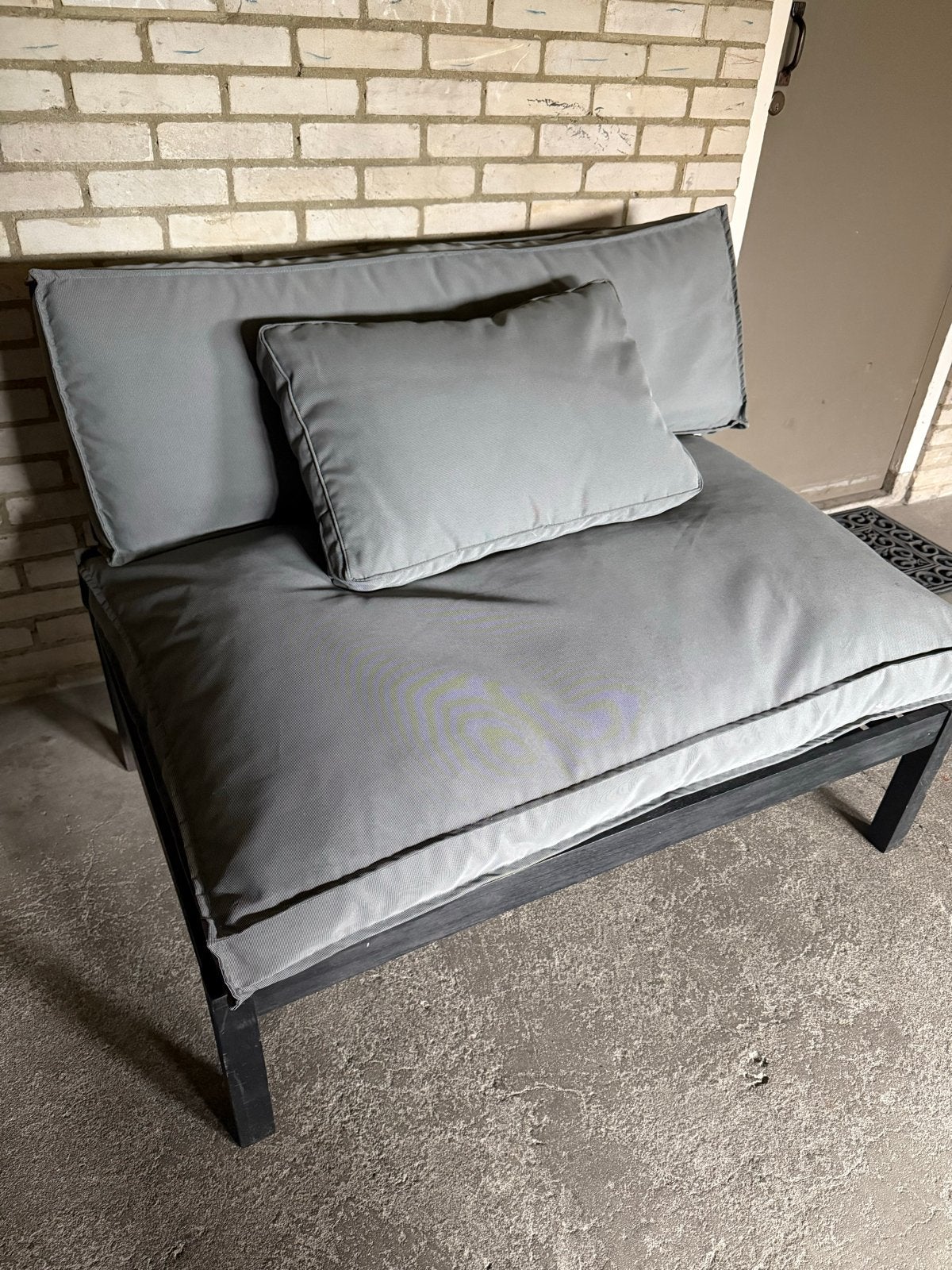 Comfortabele grijze loungebank met kussens (120x85xh75), Ophalen, Gebruikt, Hout