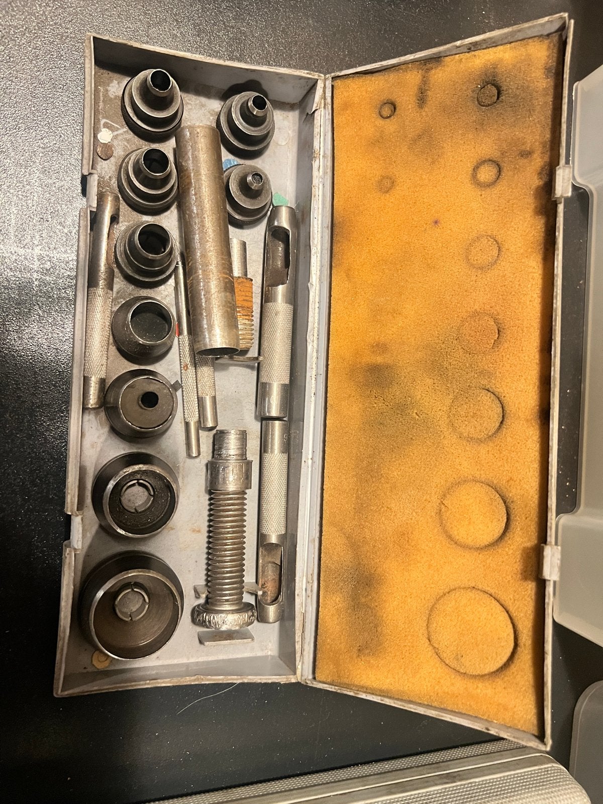 Leren pons set in metalen doos, Ophalen, Gebruikt, Overige typen, Overige merken