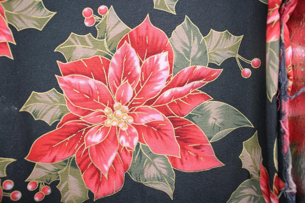 Coupon 100% katoen stof - zwart rood kerstster bloemen #4163, 120 cm of meer, Nieuw, Ophalen of Verzenden, Katoen