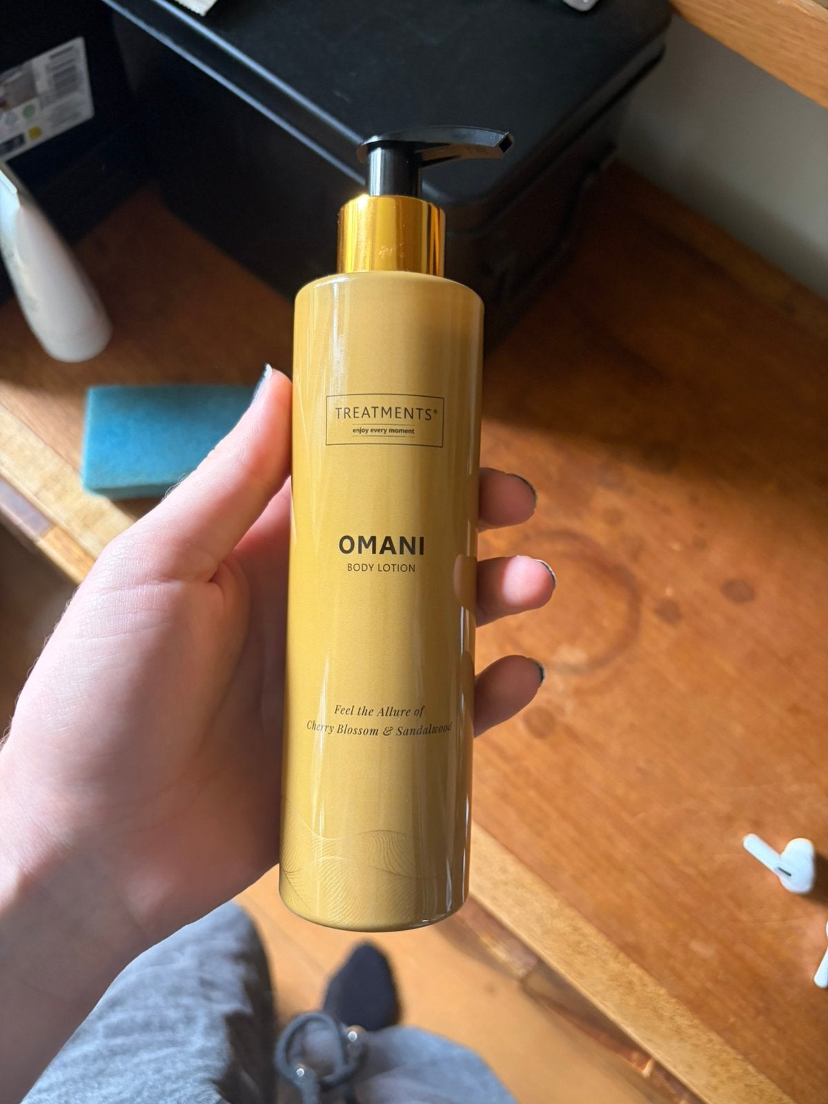 Treatments omani body lotion, Ophalen of Verzenden, Zo goed als nieuw, Bodylotion, Crème of Olie