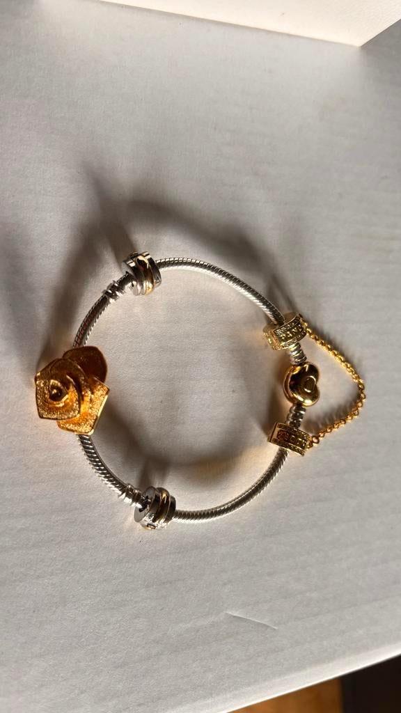 Pandora armband met gouden roos en bedels, Sieraden, Tassen en Uiterlijk, Armbanden, Ophalen of Verzenden, Zo goed als nieuw, Zilver