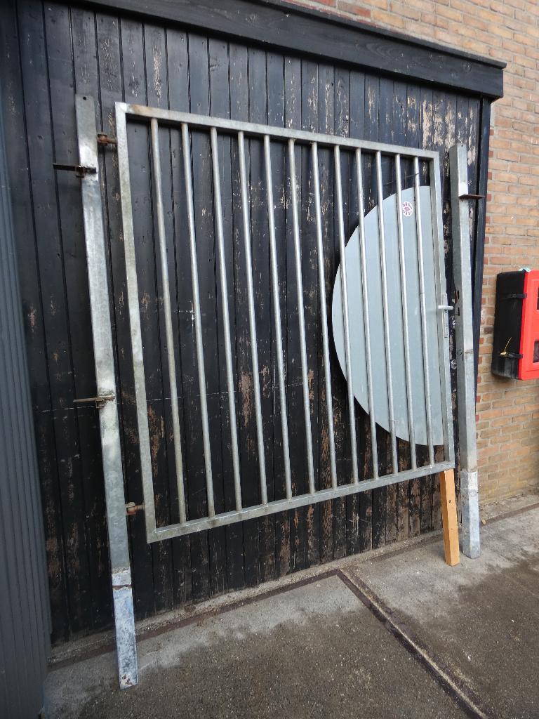 Spijlen poort met afschermplaat en sleutel, Tuin en Terras, Tuinhekken en Hekwerk, Gebruikt, Spijlenhekwerk, IJzer, Met poort