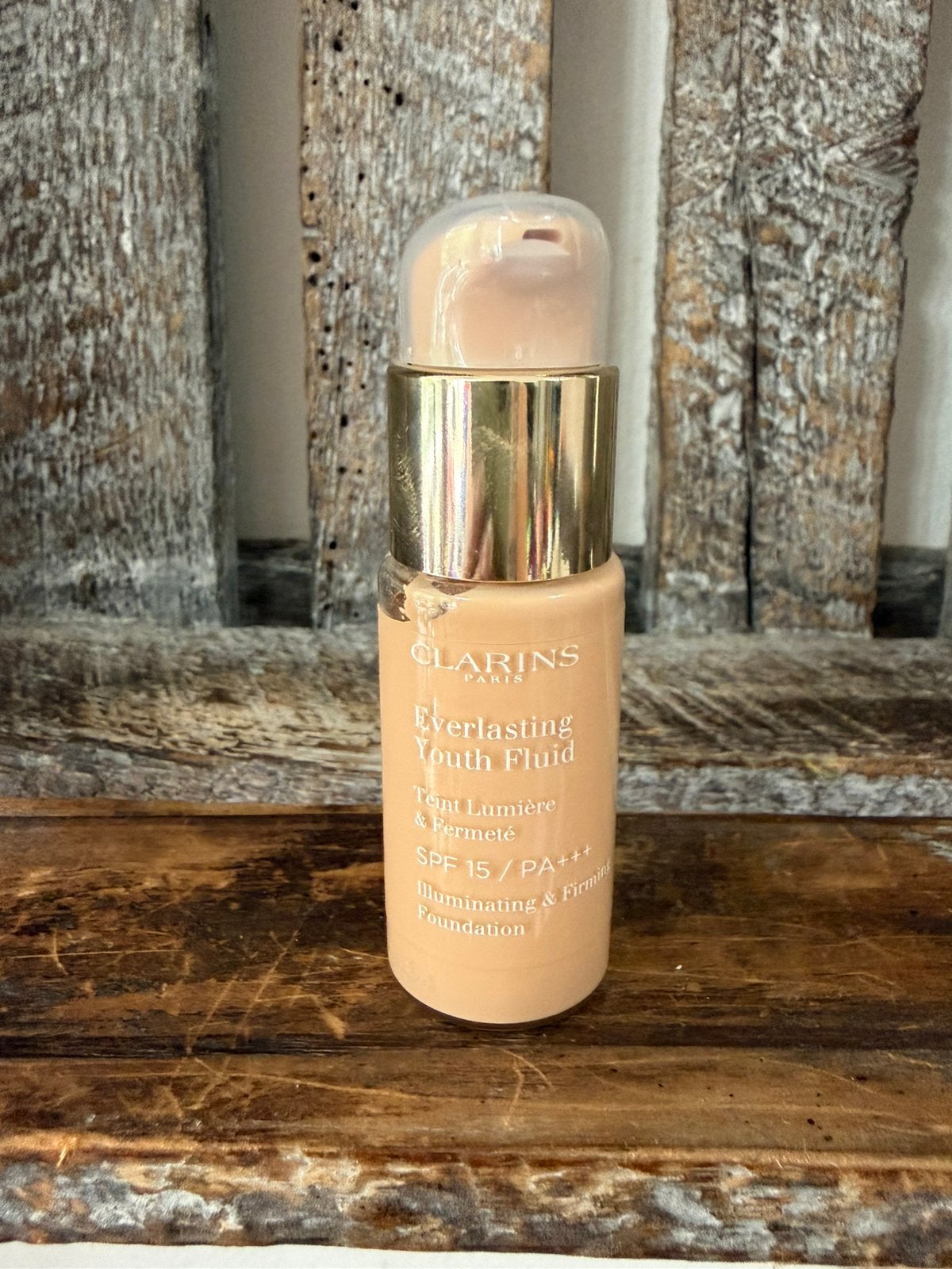 Clarins Everlasting Youth Fluid Foundation 108.5 Cashew, Ophalen of Verzenden, Zo goed als nieuw, Beige, Gehele gezicht