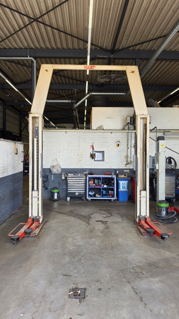 Gebruikte 2 koloms hefbrug autobrug Koni KS 2022 2200Kg, Ophalen
