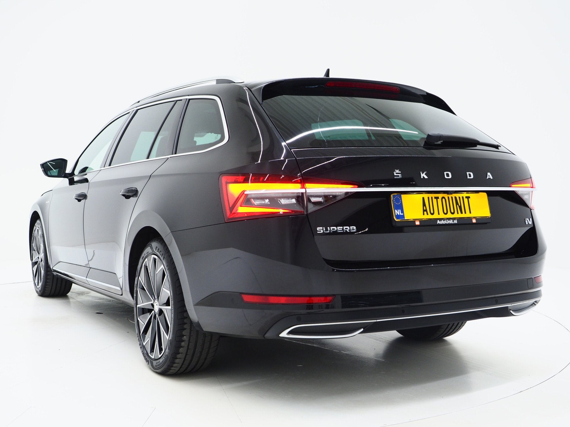 Skoda Superb Combi 1.4 TSI iV Laurin & Klement | Panoramadak, Gebruikt, Zwart, 4 cilinders, Hybride Elektrisch/Benzine