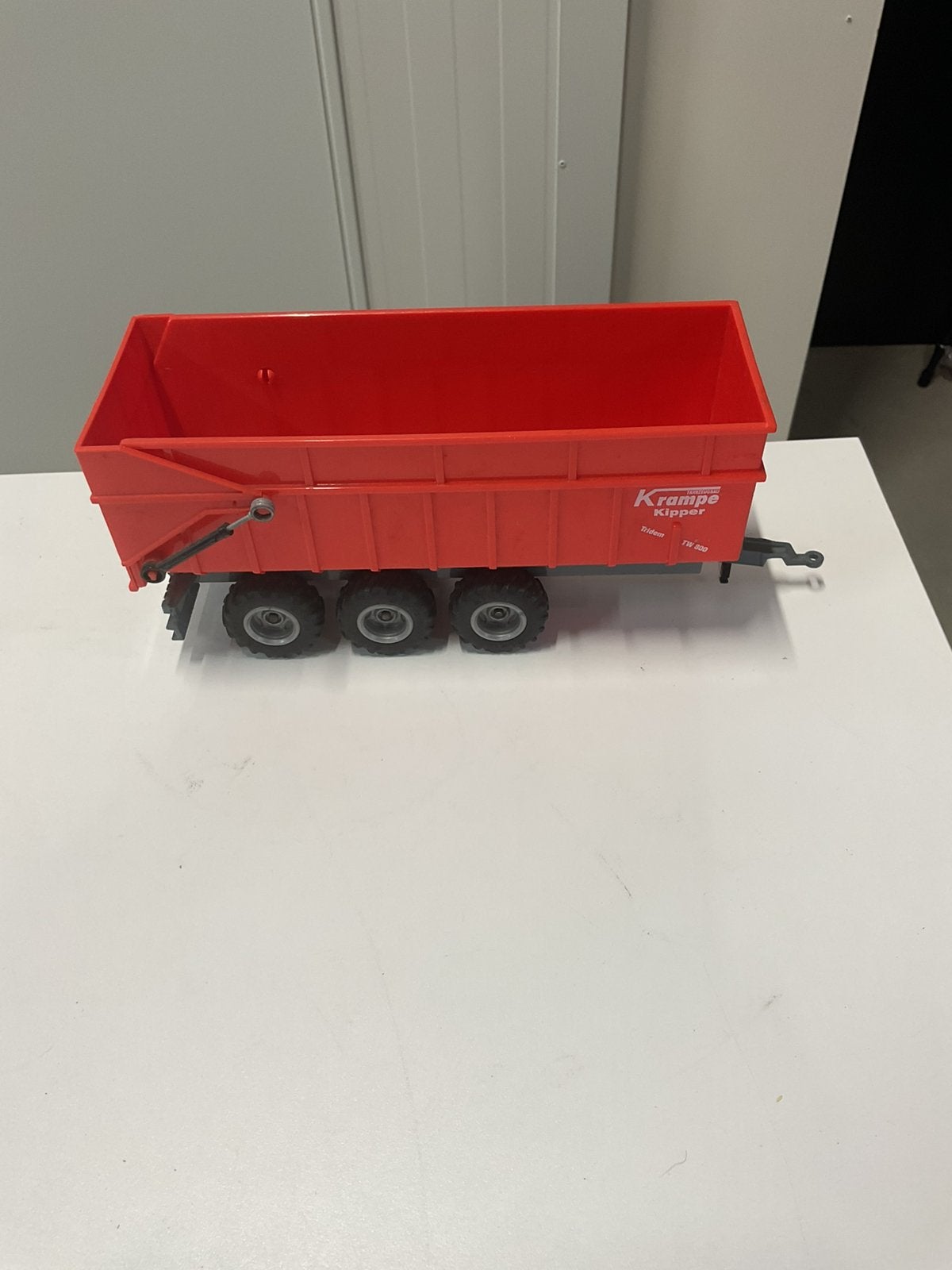 Siku Krampe Kipper zeer mooi, Hobby en Vrije tijd, Modelauto's | 1:50, Ophalen of Verzenden, Zo goed als nieuw, Bus of Vrachtwagen