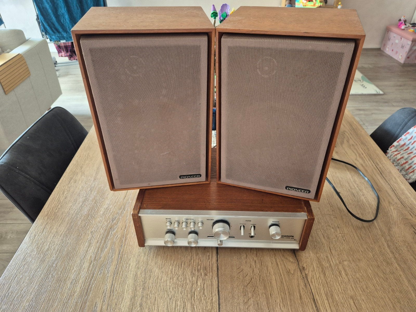 Vintage Pioneer Muziek Boxen met Roelofs Versterker, Ophalen, Stereo speakers, Inclusief kabels, Refurbished