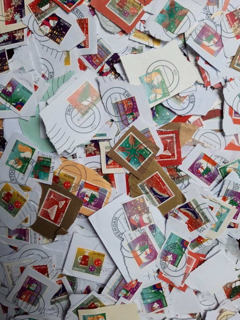 Kilowaar 700 gram kerstzegels - decemberzegels 2016, Postzegels en Munten, Verzenden, Na 1940, Gestempeld