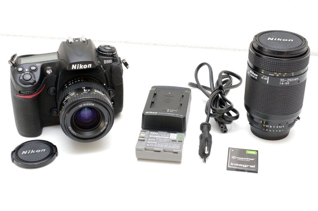 Nikon D300 + Nikkor 35-70mm + Nikkor 70-210mm lens 10053 klk, Audio, Tv en Foto, Fotocamera's Digitaal, 12 megapixels, Refurbished