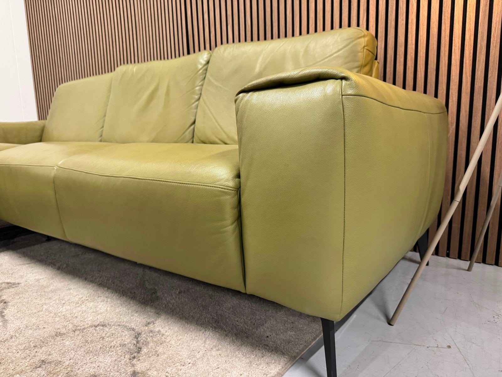 Montel - Hoekbank + Hocker - Donker Groen Semi Aniline Leer, Leer, Ophalen of Verzenden, Zo goed als nieuw, 150 cm of meer