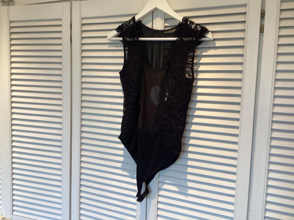 Zwarte kanten body van Luc & Co, Kleding | Dames, Luc- Ce, Ophalen of Verzenden, Nieuw