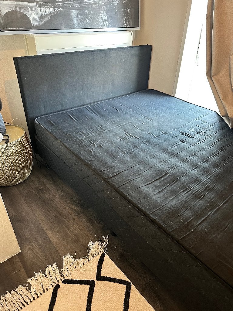 Bed met matras, Huis en Inrichting, Slaapkamer | Bedden, Ophalen, Gebruikt, Wit, 140 cm