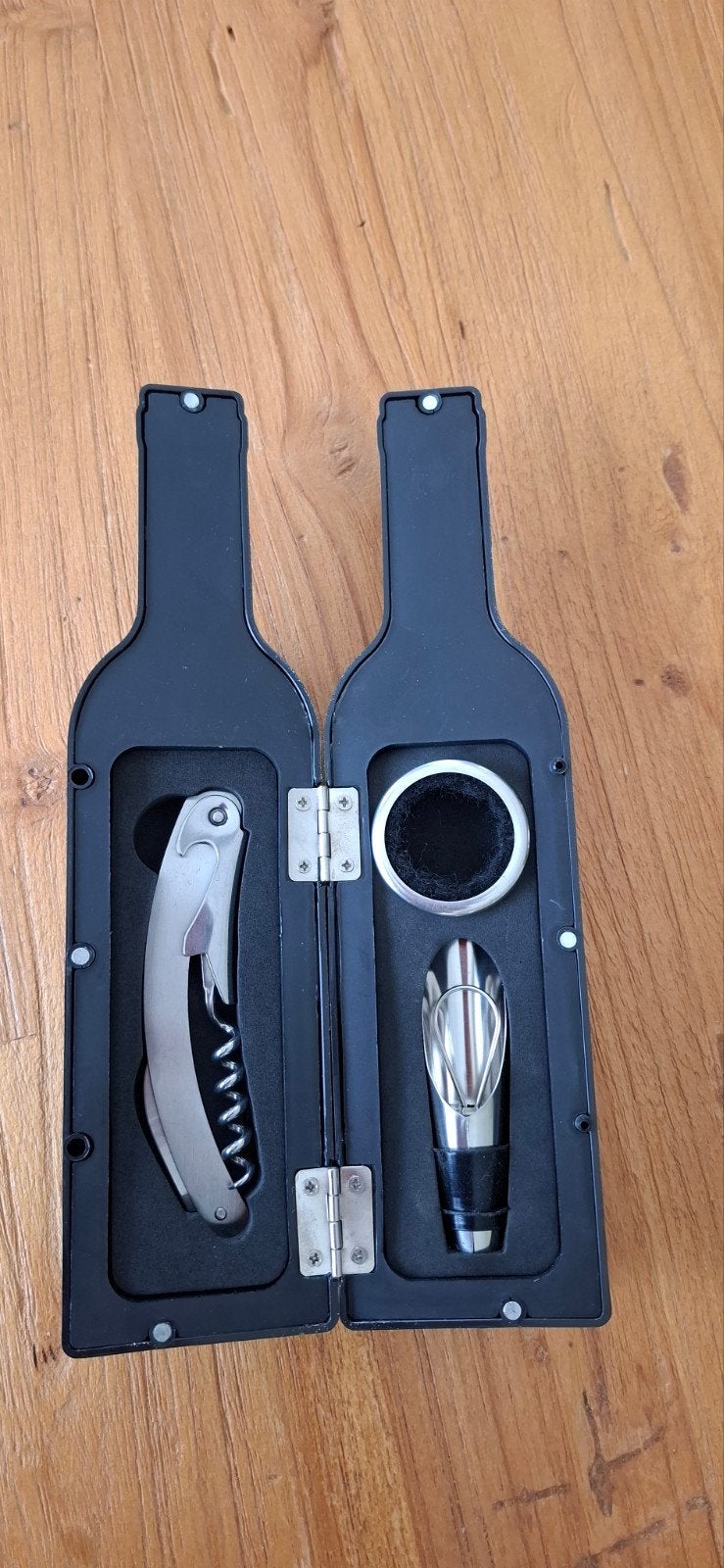 Wijnaccessoires set in flesvormige koffer, Ophalen of Verzenden, Nieuw, Minder dan 5 flessen
