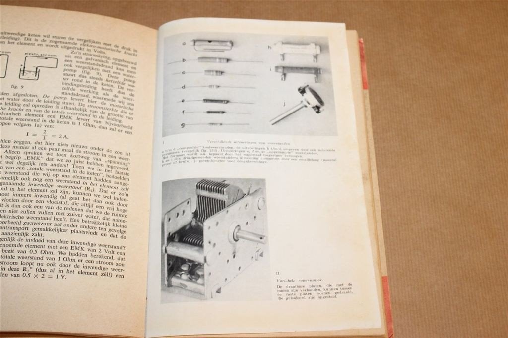 Radio voor Iedereen — Vintage Hobbyboek 1958, Ophalen of Verzenden, Gelezen, Elektrotechniek