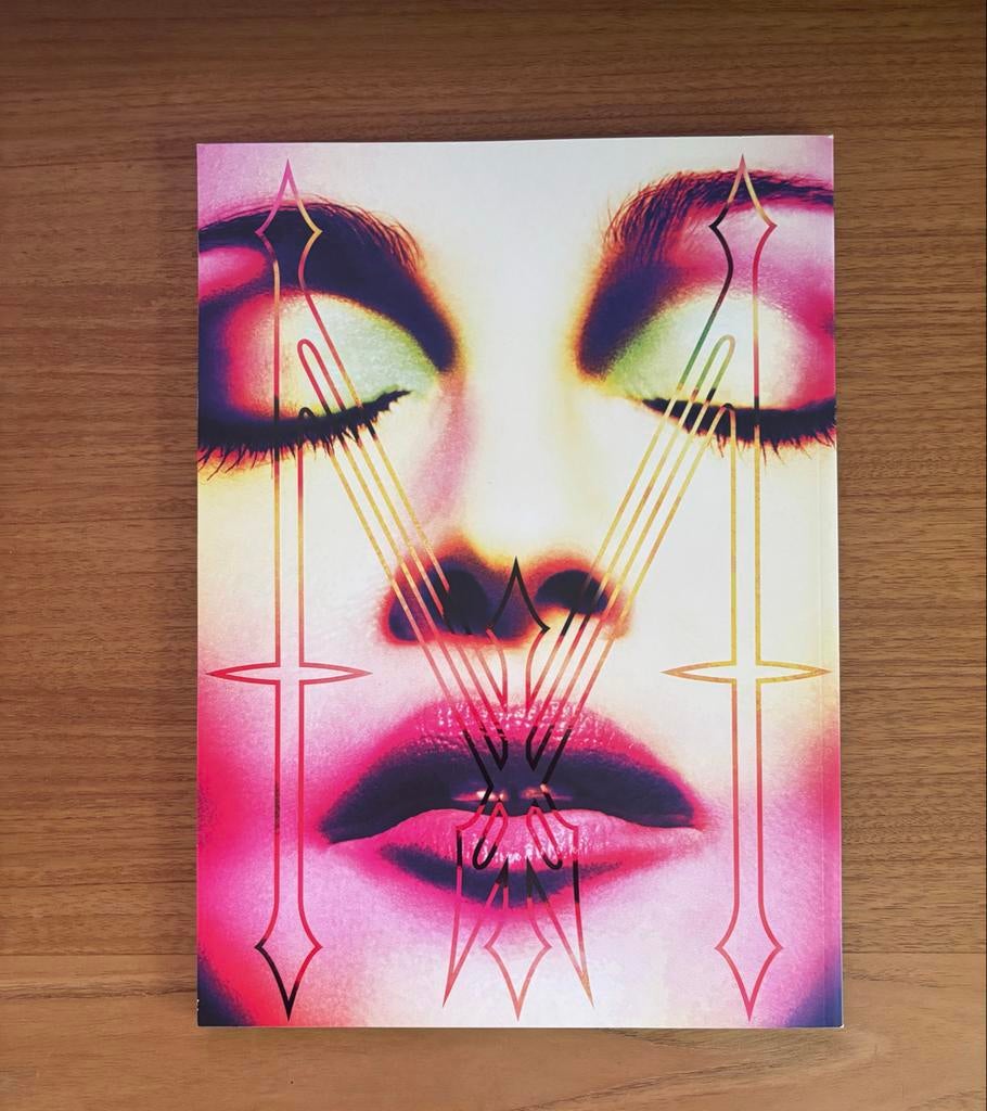 Madonna The MDNA Tour Boek, Ophalen of Verzenden, Zo goed als nieuw, Boek, Tijdschrift of Artikel