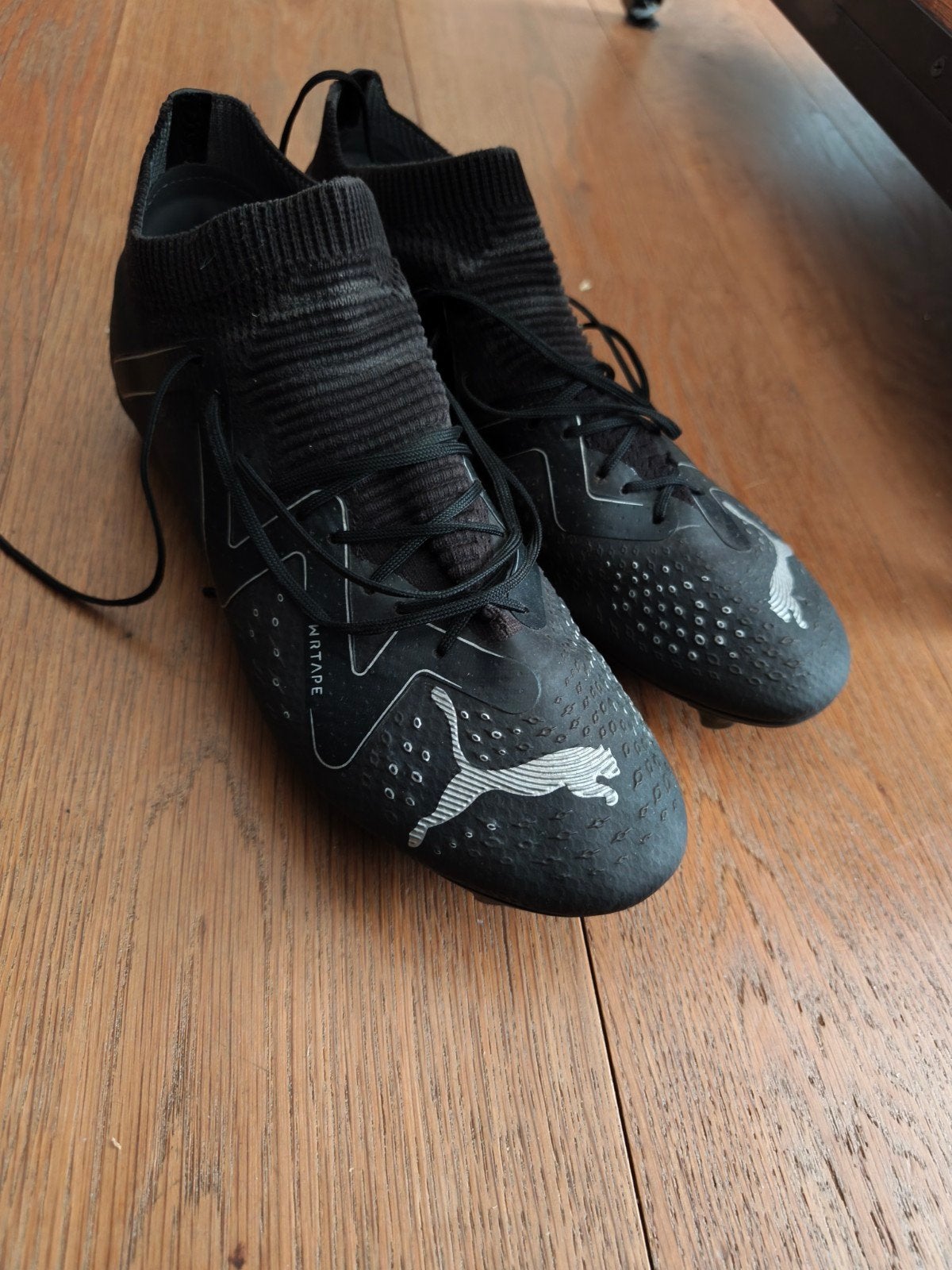 Puma voetbalschoenen maat 41 voor kunst- en echt gras, Ophalen of Verzenden, Zo goed als nieuw, Schoenen