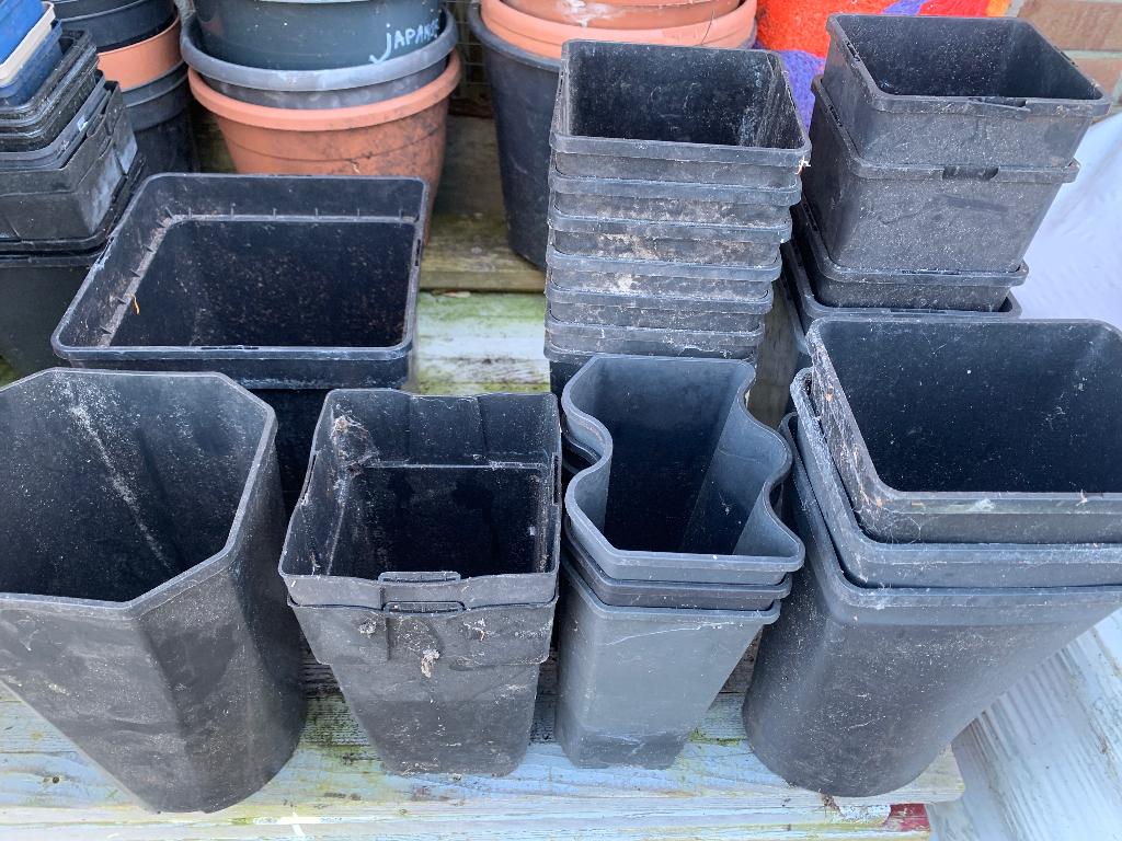 Heel veel Kweekpotten in verschillende maten klein - groter, Tuin en Terras, Kweekspullen, Ophalen, Gebruikt, Kweekbak