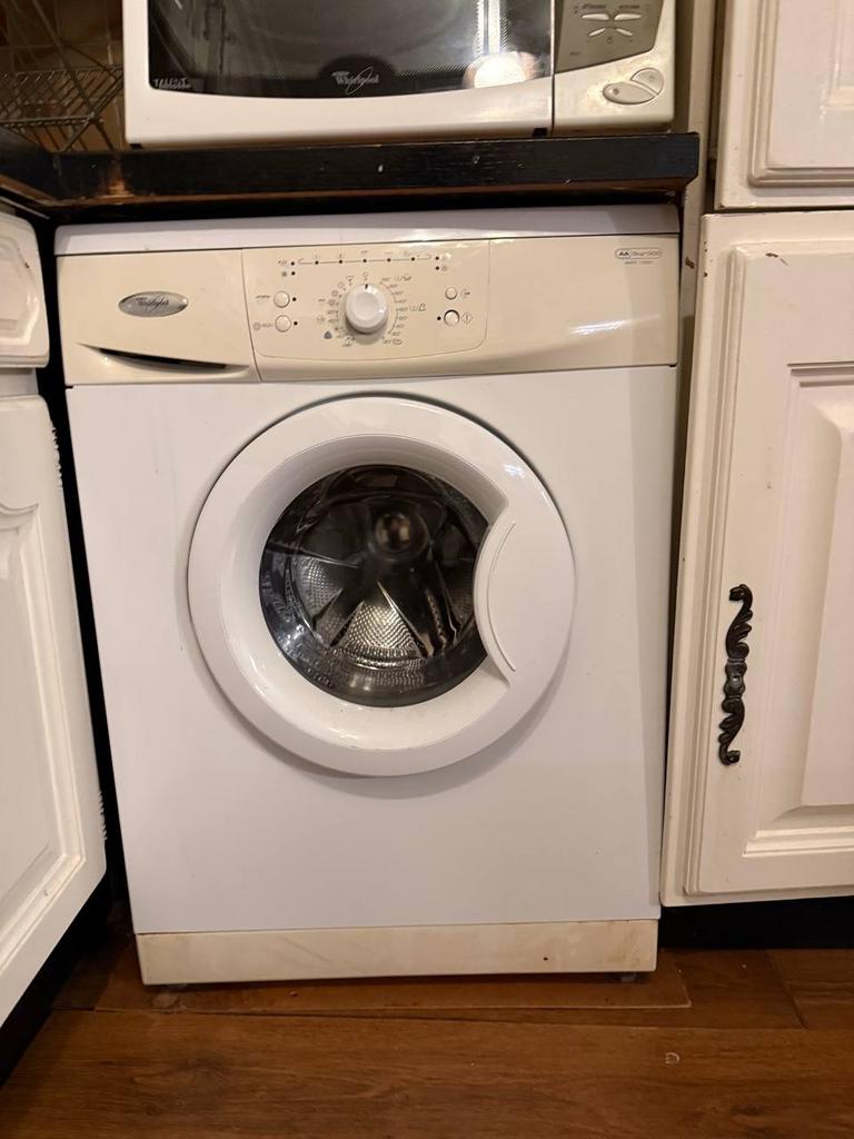 Wasmachine in goede staat – werkt perfect, 1200 tot 1600 toeren, 4 tot 6 kg, Ophalen of Verzenden, Zo goed als nieuw