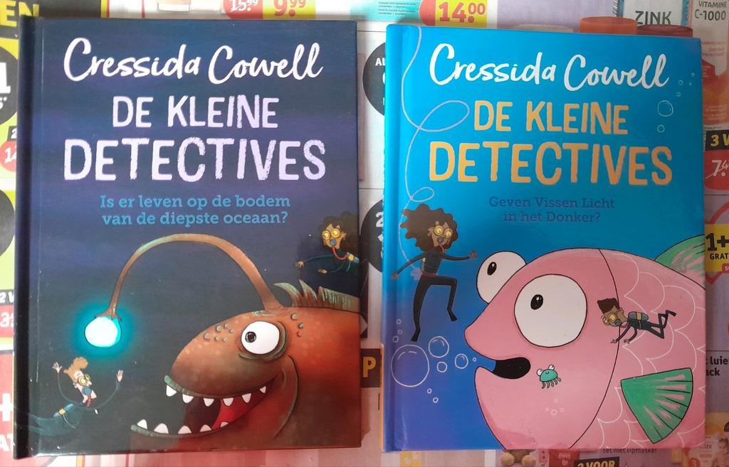 De Kleine Detectives - happy meal readers, Ophalen of Verzenden, Gelezen, Cressida Cowell, Fictie algemeen