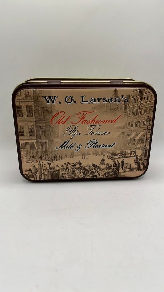 W.Ø. Larsen’s Old Fashioned Pipe Tobacco Mild & Pleasant., Verzamelen, Ophalen of Verzenden, Gebruikt, Tabaksdoos of Verpakking