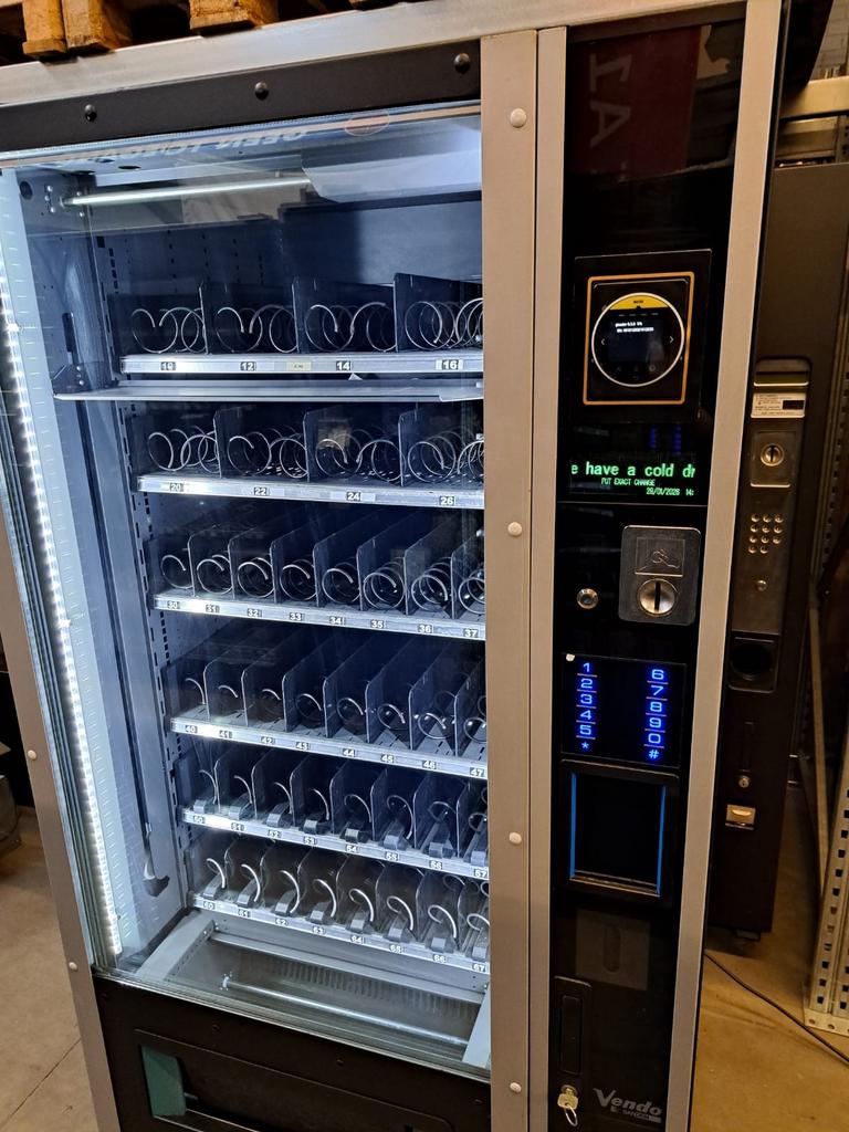 Frisdrank automaten  met lift, Ophalen