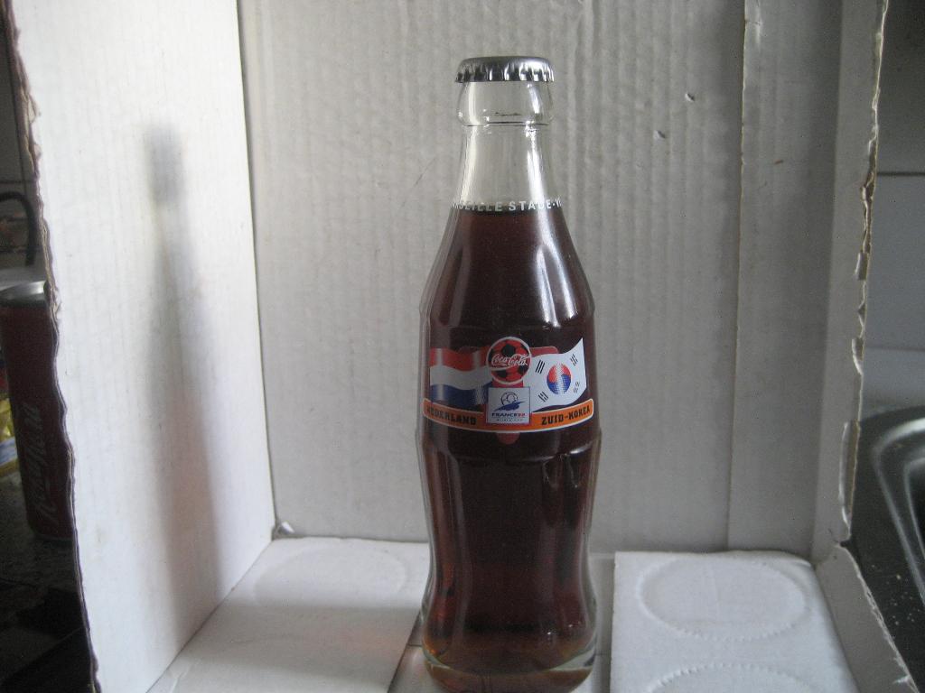 Coca Cola fles Nederland - Zuid Korea6, Ophalen of Verzenden, Nieuw, Verpakking