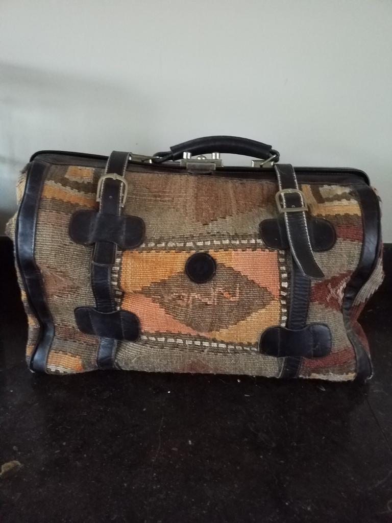 Prachtige KELIM WEEKEND TAS/ REIS TAS KELIM WOL SOBERE KLEUR, Sieraden, Tassen en Uiterlijk, Ophalen, Zo goed als nieuw, Bruin