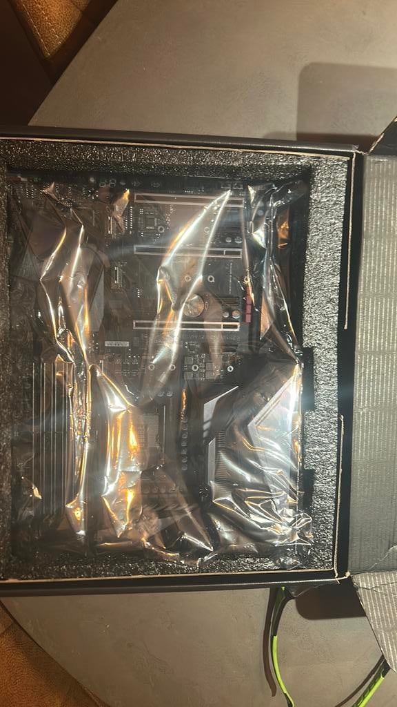Z390aorus master gebruikt, Ophalen of Verzenden, Zo goed als nieuw, Overige typen, DDR4