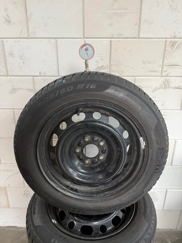 Winterset Mazda 3 - Pirelli 205/60 R16, Ophalen, Gebruikt, 16 inch, Banden en Velgen