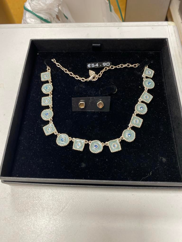 Elegante ketting met bijpassende oorbellen, Ophalen of Verzenden, Zo goed als nieuw, Zilver, Met edelsteen