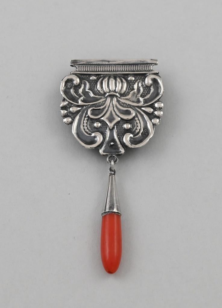 clip (deel bijbelslot) met bloedkoralen pegel, uit 1878, Verzenden, Overige materialen, Broche
