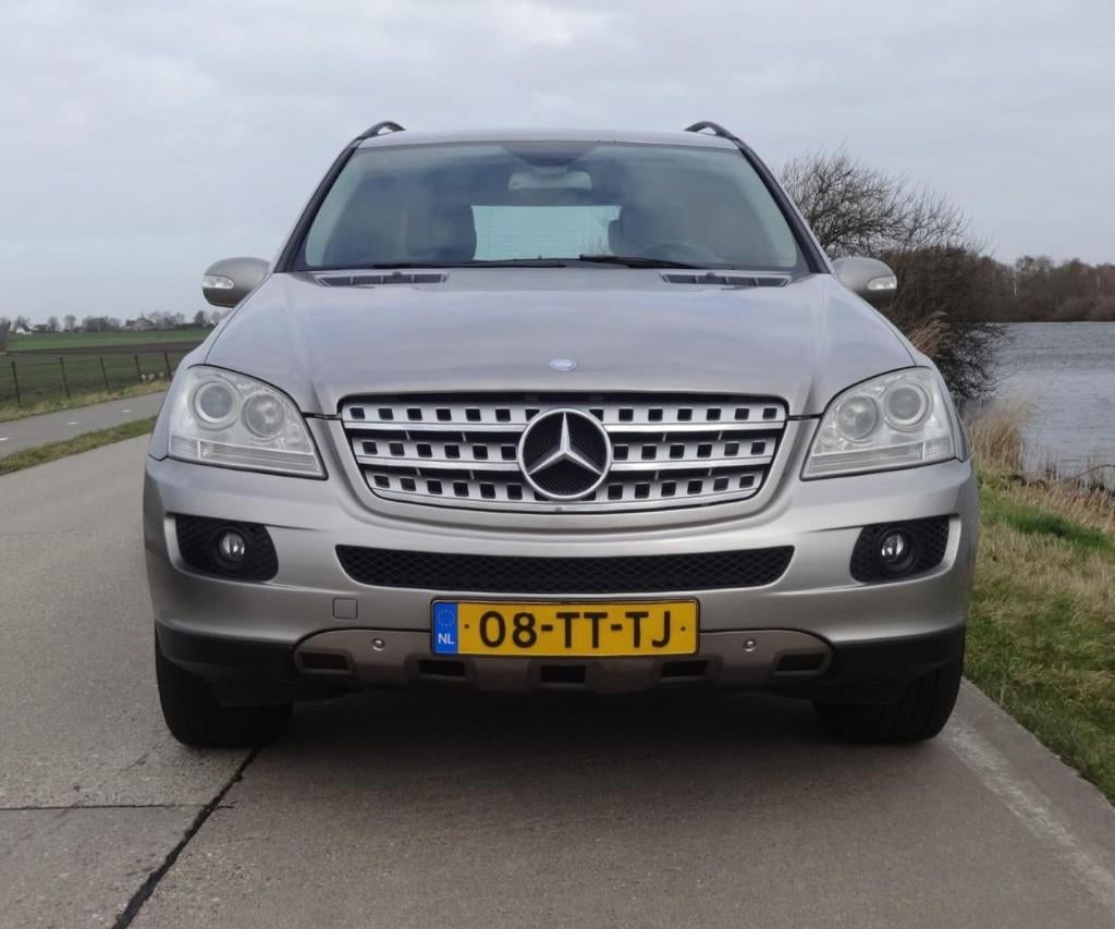 Mercedes-Benz M-Klasse 5.0 ML500 4MATIC AUT 2007 Grijs, Auto's, Automaat, Achterwielaandrijving, Stoelverwarming, Particulier