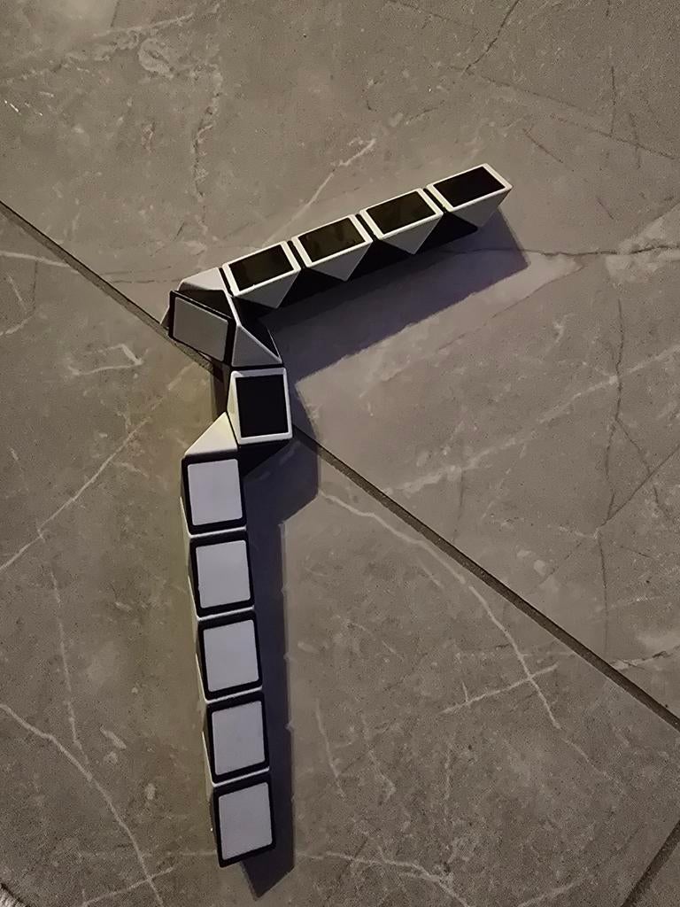 Rubik's Snake Puzzel, Ophalen of Verzenden, Zo goed als nieuw, Puzzelen