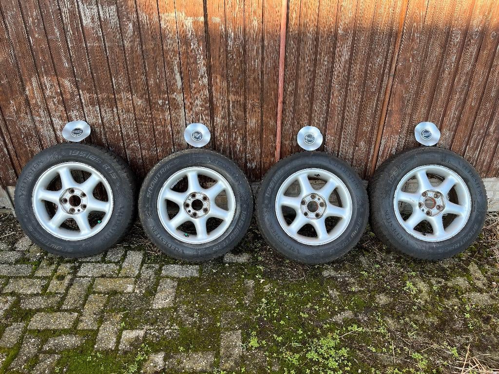 Set Vredestein Snowtrac 5 op Volvo velgen, Auto-onderdelen, Banden en Velgen, Ophalen, Gebruikt, 15 inch, Velg(en)