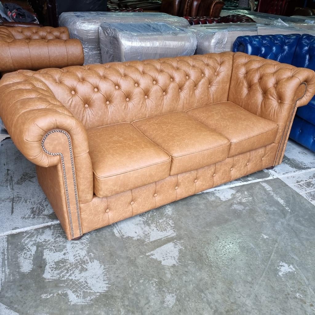 Nieuwe Chesterfield bank camel bruin leer + BEZORGING GRATIS, Chesterfield, Nieuw, Ophalen of Verzenden, Rechte bank