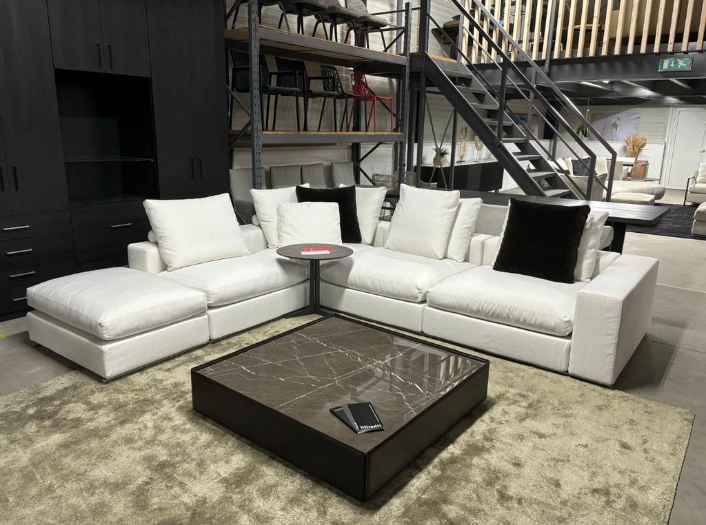 Minotti Dibbets vloerKleed 300x300cm Olio / olijfgroen, Ophalen of Verzenden, Zo goed als nieuw, Rechthoekig, 200 cm of meer