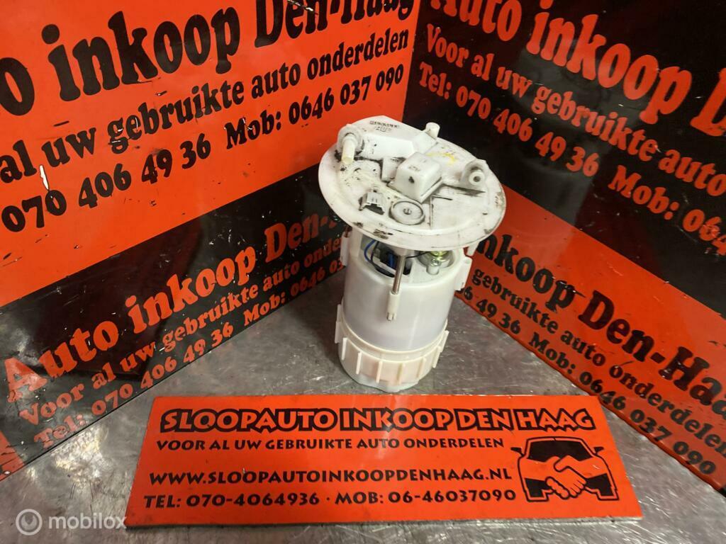 Renault Megane ('02-'08) 1.6/2.0 Benzinepomp - 8200537622, Ophalen of Verzenden, Gebruikt
